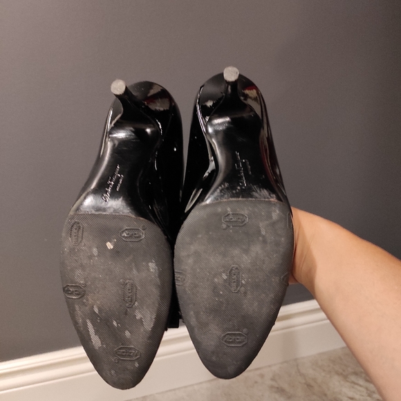 Ferragamo Vara Bow Pump - Picture 6 of 8